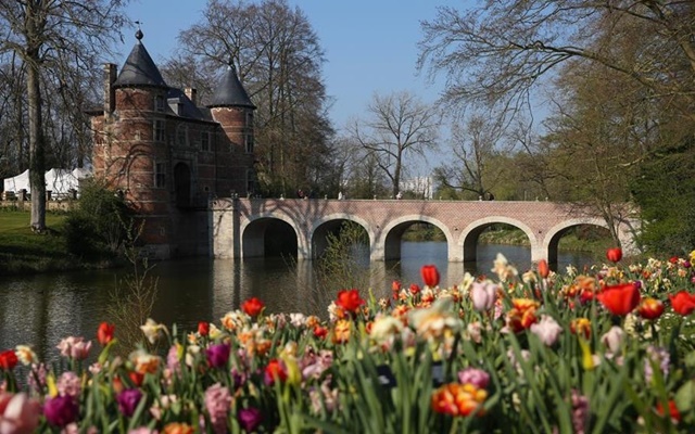 Hòa mình vào lễ hội hoa Floralia Brussels sắc màu khi du lịch Bỉ