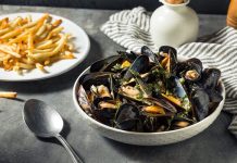 Moules frites - món ngon trứ danh nên thử khi đi tour du lịch Bỉ